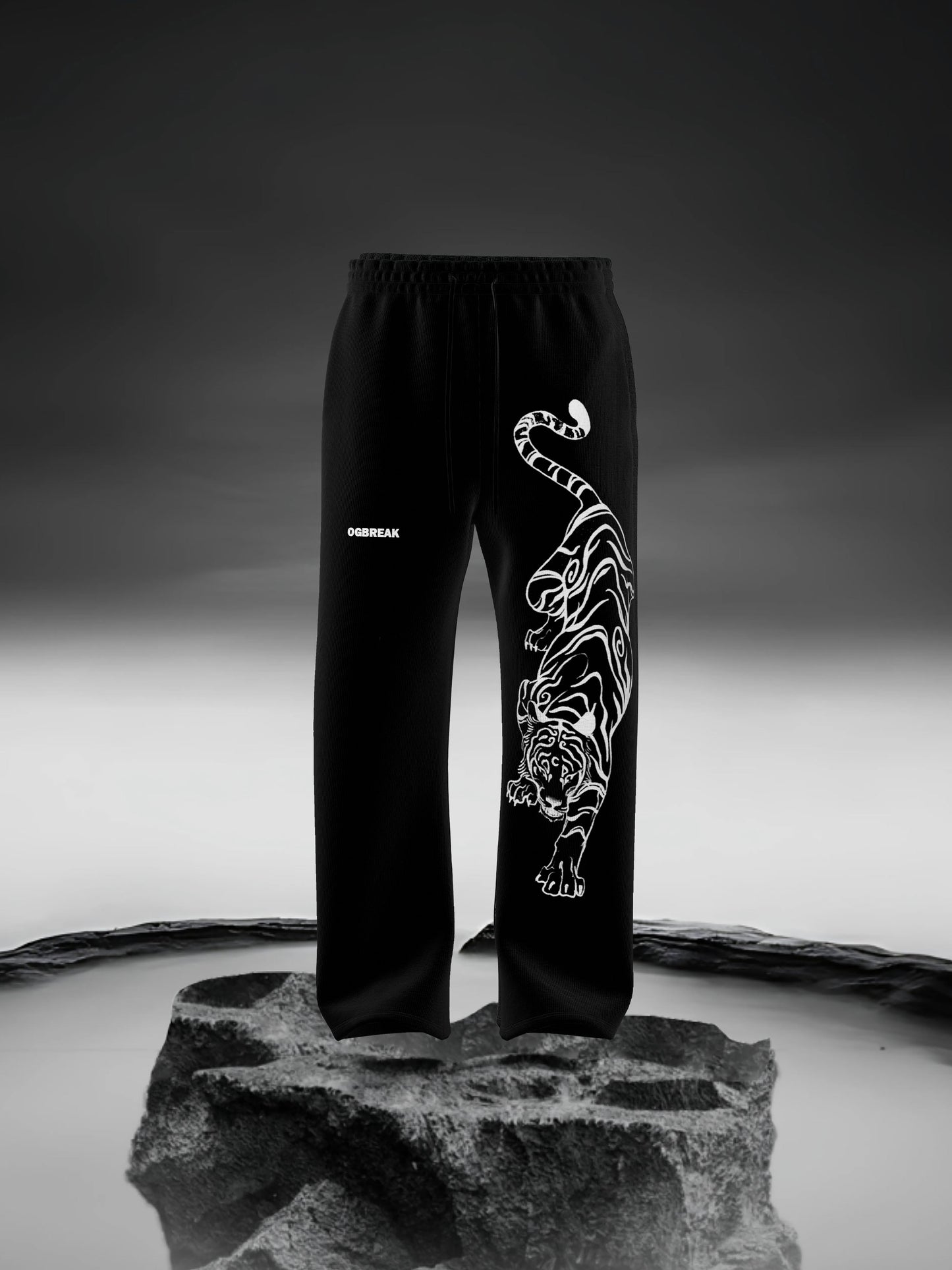 TIGER STRAIGHT FIT SWEATPANTS